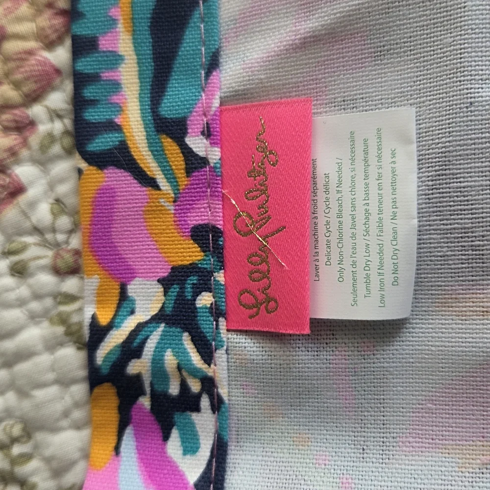 Lilly Pullitzer Guest Towel She's Got Sol